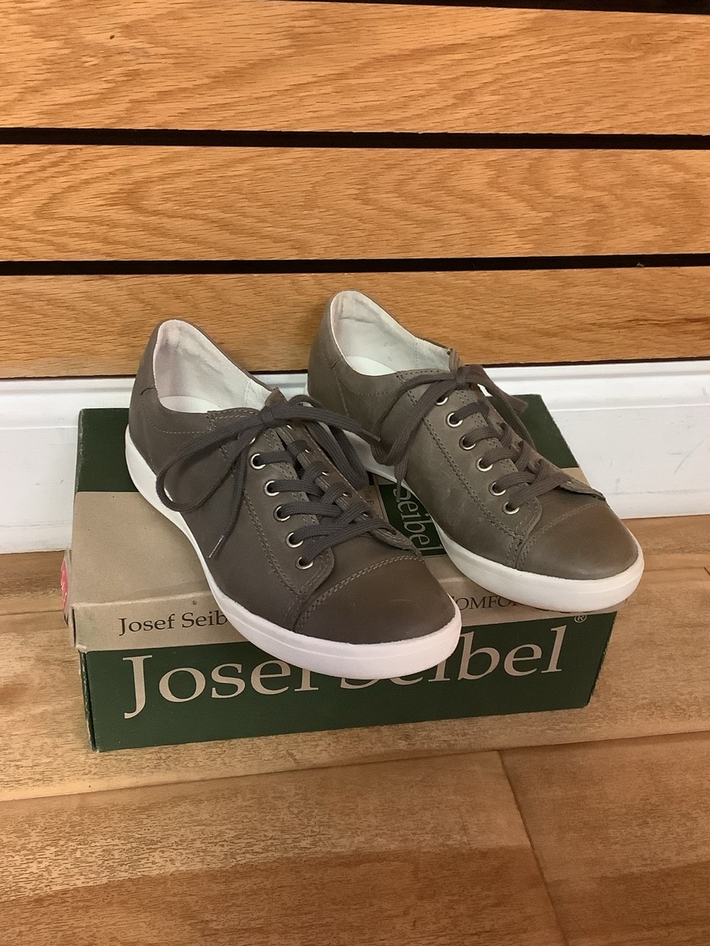 Josef Seibel Sina 11